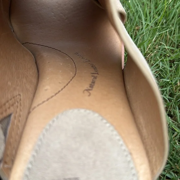 Sofft Gold Sandals Elegant Criss-Cross Design size 10 M - Picture 4 of 9